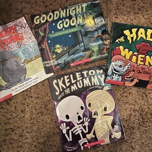 Scholastic Halloween Book Set